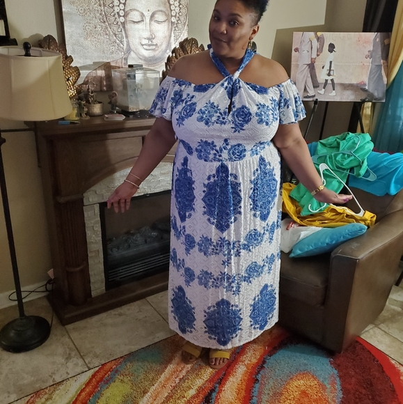 Lace Maxi Dress - Picture 4 of 5